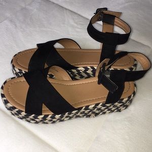 Urban Outfitters platform sandal size 8